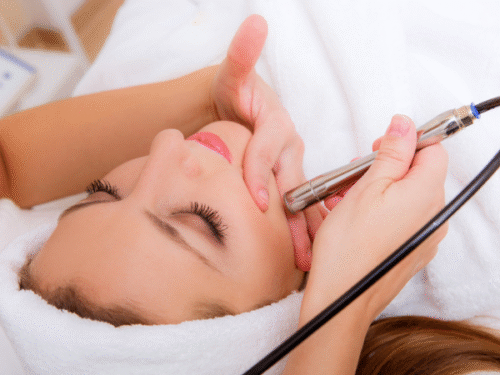 Medikal Cilt Bakımı Evde Yapılan Bakımlardan Neden Farklıdır?