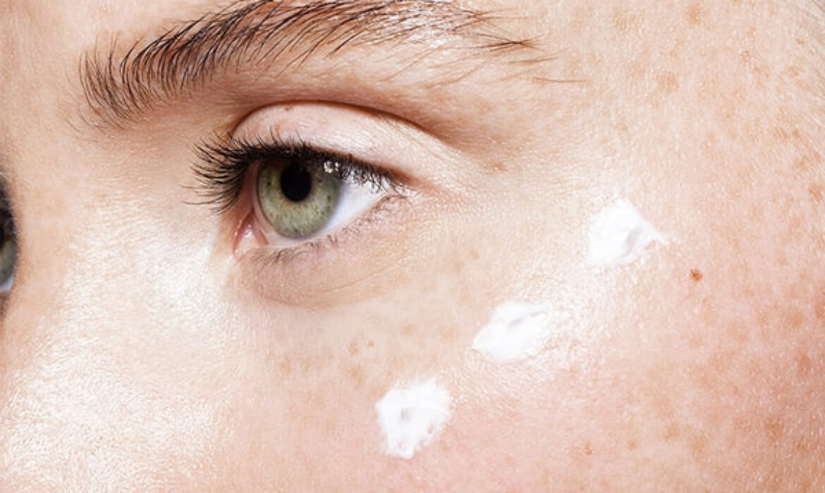 Yaz Aylarında Cilt Bakımı Rutininde Neler Değişmeli?