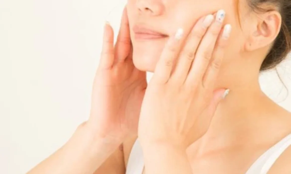 Sonbahara Ge&ccedil;işte Ciltte Kuruluk Problemi ve Etkili &Ccedil;&ouml;z&uuml;m Yolları