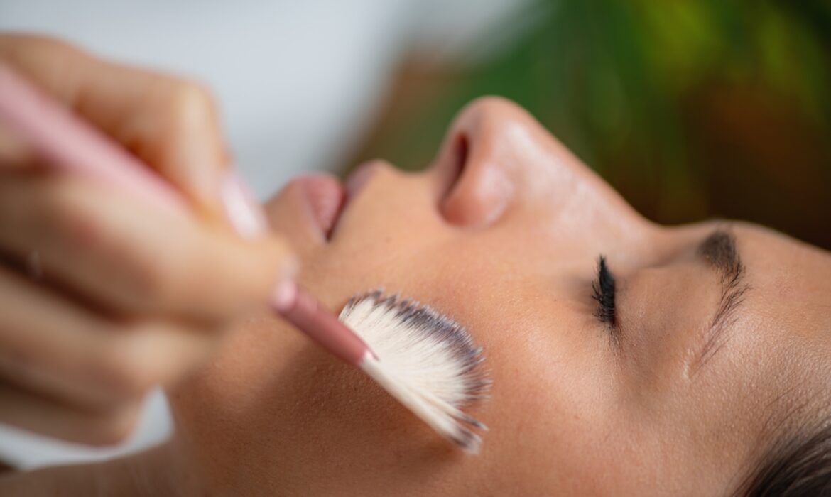 Kimyasal Peeling Nedir? Cilt Yenilenmesini Hızlandıran Profesyonel Uygulama